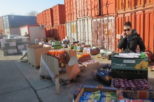 18.12.2013 г. Контейнер с помощи от хранителни продукти и медицински 		материали за Домове и кухни за стари хора във Варна.