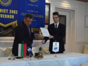 24.11.2014-Връчване на голямата награда на  РК Стара Загора от 500 лева на Пламен Маринов Георгиев-ученик от 12 клас ПГЕ "Джон Атанасов"-Стара Загора