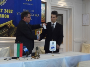 24.11.2014-Връчване на голямата награда на  РК Стара Загора от 500 лева на Пламен Маринов Георгиев-ученик от 12 клас ПГЕ "Джон Атанасов"-Стара Загора