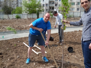 25_04_2015 Създаване на Ротарианска гора от Интеракт,Ротаракт и Ротари Стара Загора