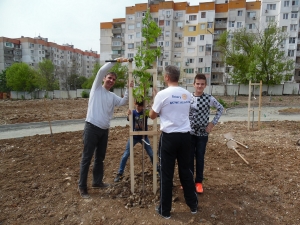 25_04_2015 Създаване на Ротарианска гора от Интеракт,Ротаракт и Ротари Стара Загора