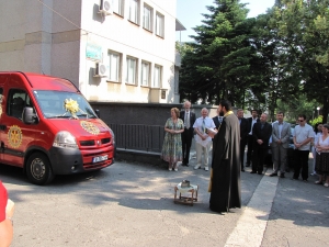 12.06.2012 г. Връчване на Дарение от Микробус по Матчинг Грант Проект 76652 на Дом за деца и младежи с умствени и физически увреждания "Св. Йоан Златоуст" Варна