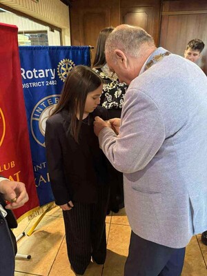 СЪЗДАДОХА НОВ РОТАРАКТ КЛУБ В КАРНОБАТ С АКТИВНА МЛАДЕЖКА ВИЗИЯ