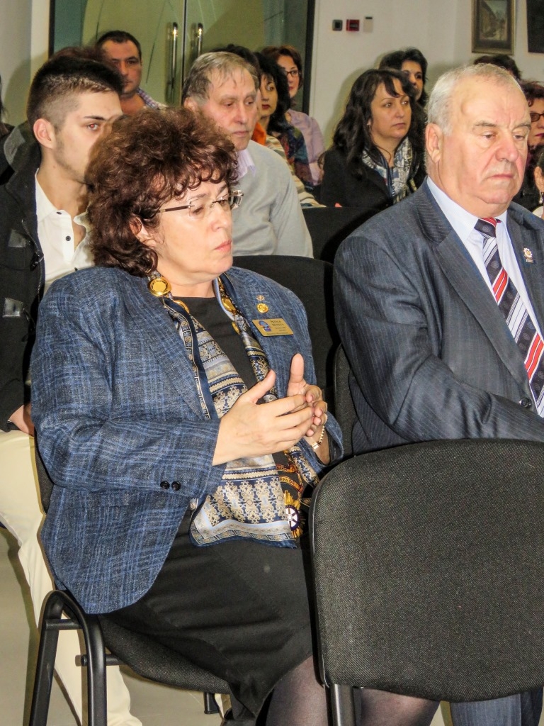 Чартиране на Интеракт Севлиево