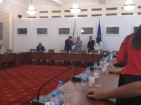 Ротарианци от 5 клуба и ДГ Митко Минев посетиха Парламента
