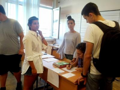 Ученици от 5 ЕГ очакват учебници в благотворителен базар