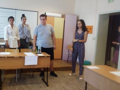 Ученици от 5 ЕГ очакват учебници в благотворителен базар