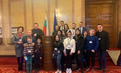 Младежите от Интеракт посетиха парламента