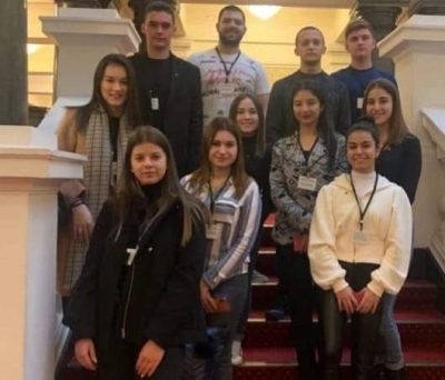 Младежите от Интеракт посетиха парламента