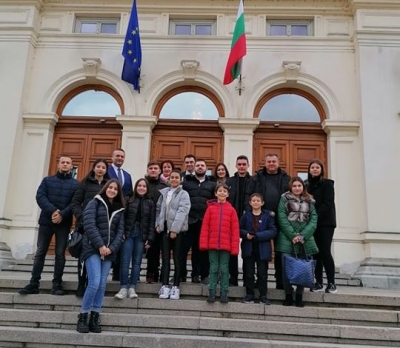 Младежите от Интеракт посетиха парламента