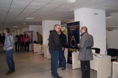 Ротаракт Дупница дава отговор на въпроса: Училището свърши, сега накъде?