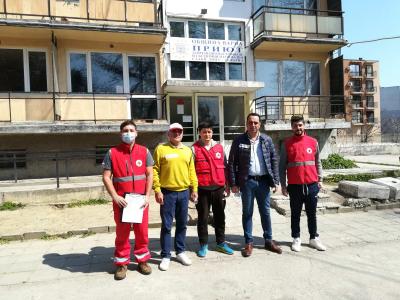 РК Варна-Евксиноград с дарение в помощ на уязвими лица за Великден.
