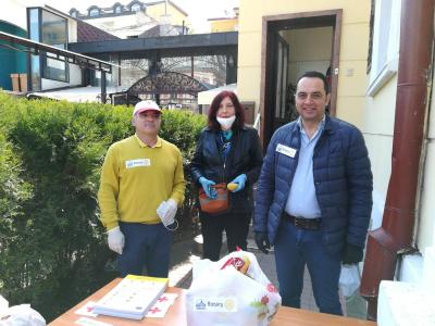 РК Варна-Евксиноград с дарение в помощ на уязвими лица за Великден.
