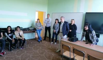 РК Варна-Евксиноград дари 28 компютърни устройства на  ОУ „Г. С. Раковски“ в с. Голямо ново, Търговищко
