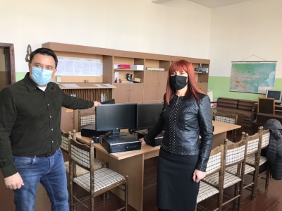 Компютри за учениците от три села в дупнишко