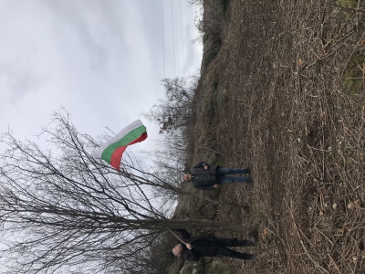 До изворите на славеева река