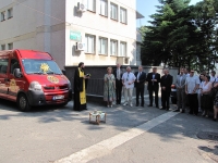 РК "Варна-Евксиноград" връчи на 12.06.2012 г. Дарение от Микробус Рено Трафик по Матчинг Грант Проект 76652 на Дом за деца и младежи с умствени и физически увреждания "Св. Йоан Златоуст" Варна.