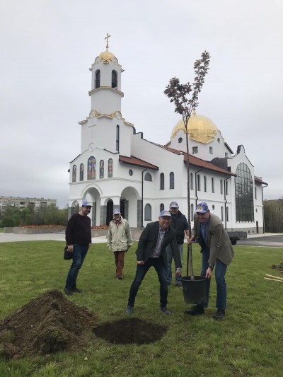 Цветен рай около Храма на Велики Четвъртък