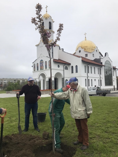 Цветен рай около Храма на Велики Четвъртък