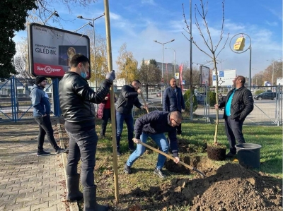 Обогатяване Алеята на Ротари в парк „Казармите“ и празничен молебен и курбан за здраве