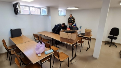 Компютърна зала за ромските деца в кв. "Факултета"