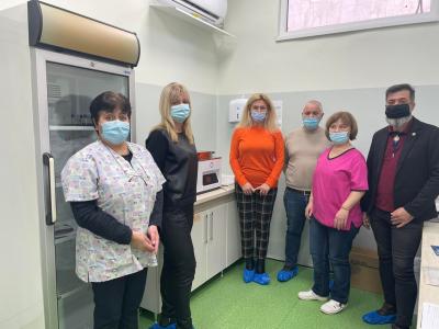 Ротарианци осигуриха апарат за размразяване на кръвна плазма на водна баня