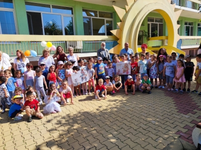 Ротари клуб Нова Загора дарява детски усмивки