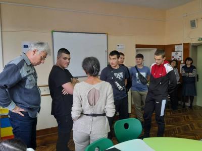 Среща на Президента на РК Враца с ученици от ПТГ „Н. Й. Вапцаров“, гр. Враца
