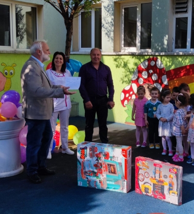 На 1-ви Юни Ротари клуб Нова Загора дарява детски усмивки