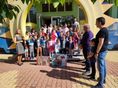 На 1-ви Юни Ротари клуб Нова Загора дарява детски усмивки