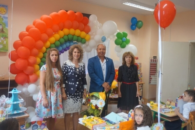 Ротари клуб Нова Загора традиционно откри учебната година с подаръци за първокласниците.