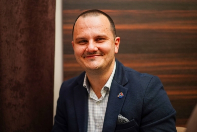 Коледен благотворителен бал