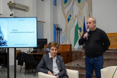"... на безсмъртен подвиг паметник огромен…“
