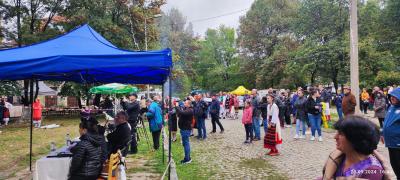 ПЪРВИ НАЦИОНАЛЕН ФОЛКОРЕН ФЕСТИВАЛ “Край извора – с музика, песен и танц”