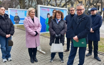 Как всеки да може да се разбира с всеки, разкрива изложбата „Чуй ме с жест“ в Стара Загора