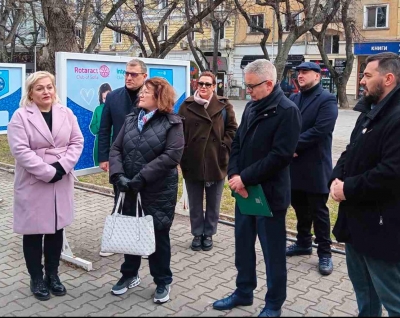 Как всеки да може да се разбира с всеки, разкрива изложбата „Чуй ме с жест“ в Стара Загора