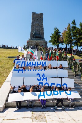 По стъпките на героите – кратък пътепис от кулминационния ден на 148 години Шипченска епопея