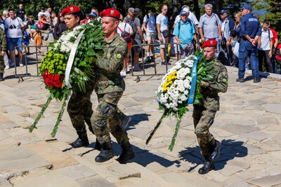 По стъпките на героите – кратък пътепис от кулминационния ден на 148 години Шипченска епопея