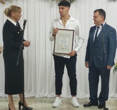 Талантливият волейболист Ивайло Колев е носител на Президентската стипендия на Ротари клуб Нова Загора