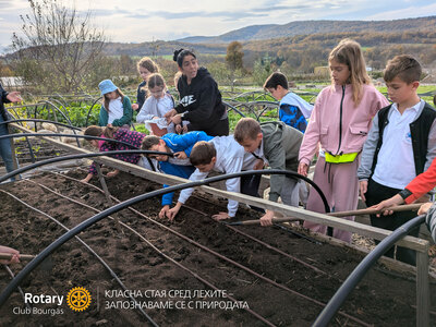 Ротари клуб Бургас започна проекта „Класна стая сред лехите – Запознаваме се с природата“