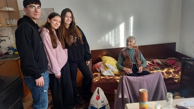 ИАК СМГ Купи и дари vol. 3: По Коледа стават чудеса -  15 тона хранителни продукти достигнаха до над 1300 човека