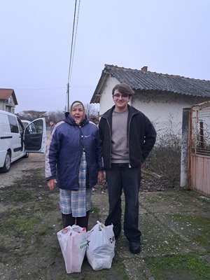 ИАК СМГ Купи и дари vol. 3: По Коледа стават чудеса -  15 тона хранителни продукти достигнаха до над 1300 човека