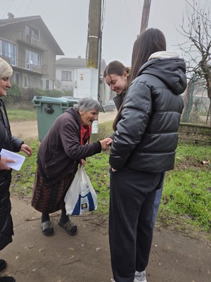 ИАК СМГ Купи и дари vol. 3: По Коледа стават чудеса -  15 тона хранителни продукти достигнаха до над 1300 човека