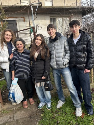 ИАК СМГ Купи и дари vol. 3: По Коледа стават чудеса -  15 тона хранителни продукти достигнаха до над 1300 човека