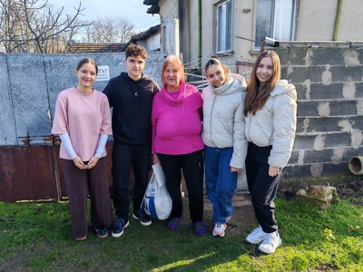 ИАК СМГ Купи и дари vol. 3: По Коледа стават чудеса -  15 тона хранителни продукти достигнаха до над 1300 човека