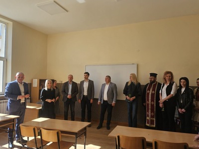 С грижа за образованието: Ротари клуб Банско - Разлог дари интерактивна дъска за учениците в ОУ “Св. Климент Охридски” гр. Добринище