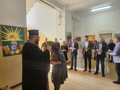 С грижа за образованието: Ротари клуб Банско - Разлог дари интерактивна дъска за учениците в ОУ “Св. Климент Охридски” гр. Добринище 