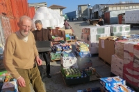 РК Варна-Евксиноград и английската фондация "Bulgarian Aid" 		доставиха и дариха  13 тона помощи с хранителни продукти и медицински 		материали за Домове и кухни за стари хора и нуждаещи се в град Варна.
