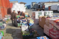 РК Варна-Евксиноград и английската фондация "Bulgarian Aid" 		доставиха и дариха  13 тона помощи с хранителни продукти и медицински 		материали за Домове и кухни за стари хора и нуждаещи се в град Варна.