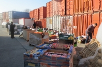 РК Варна-Евксиноград и английската фондация "Bulgarian Aid" 		доставиха и дариха  13 тона помощи с хранителни продукти и медицински 		материали за Домове и кухни за стари хора и нуждаещи се в град Варна.